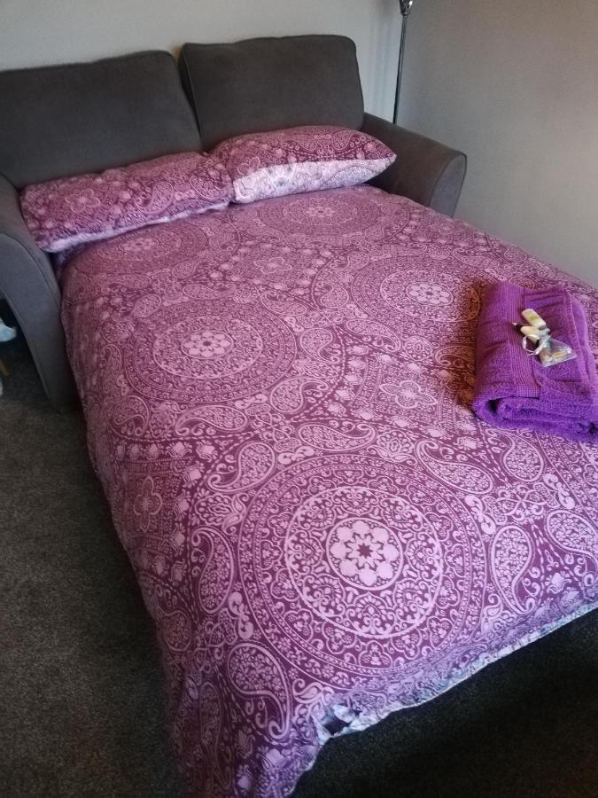 Little Cosy Cwtsh Hotel Pontyclun ภายนอก รูปภาพ